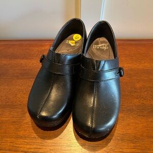 Dansko Black Leather Shoes, size 36 (6 US)